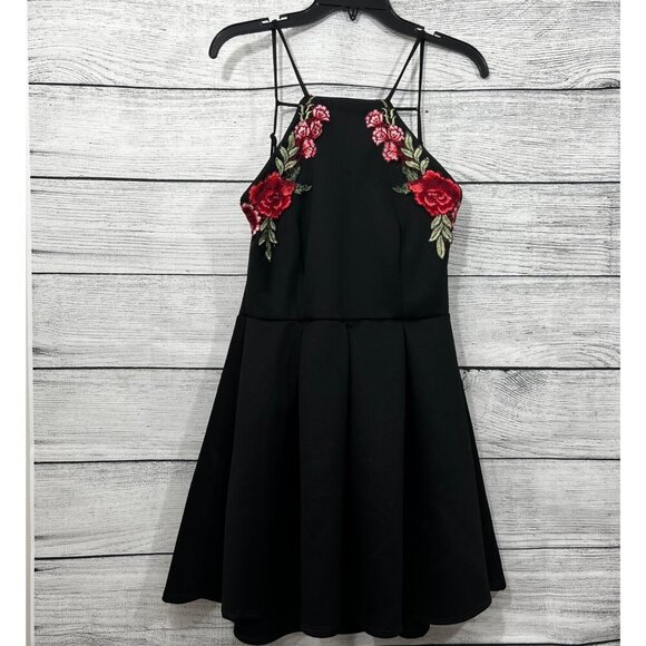 BDarlin Fit & Flare Dress With Red Floral Embroidery Size M - Picture 1 of 4